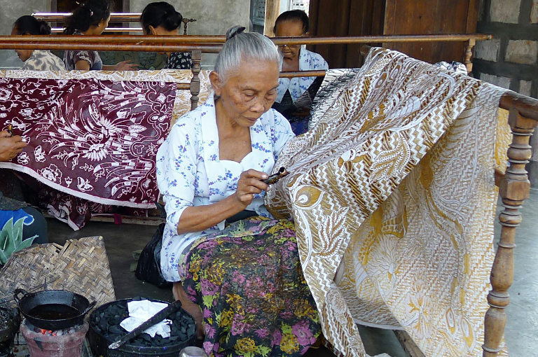 making batik