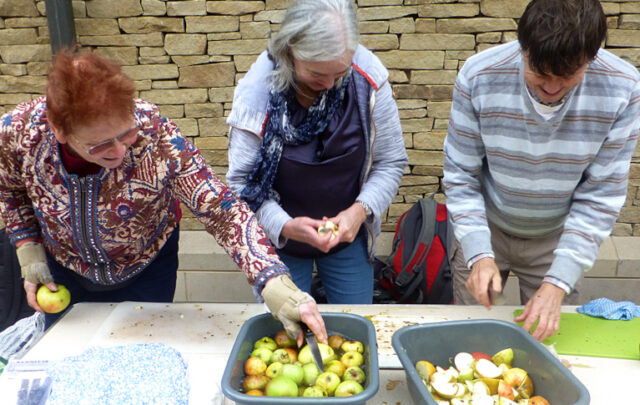 apple pressing