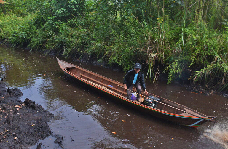 boat in Bornean canal