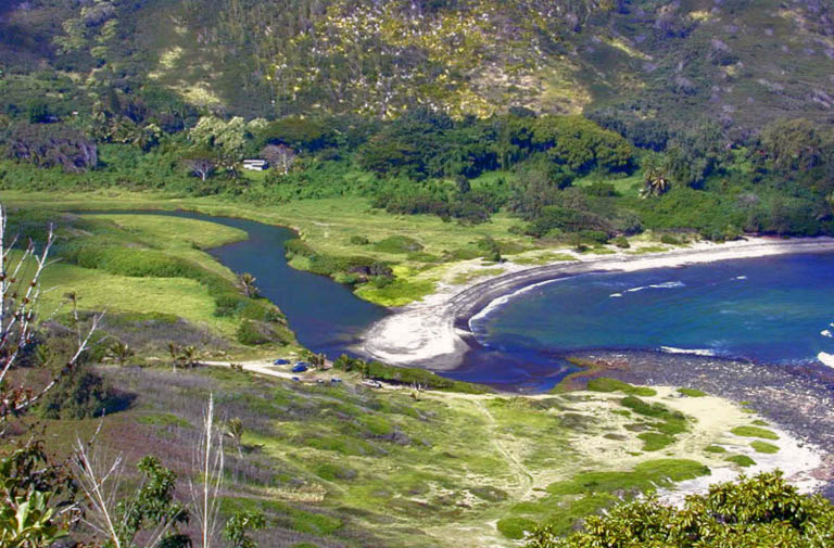 Beach on Mooka'i