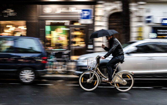 cycling in Paris