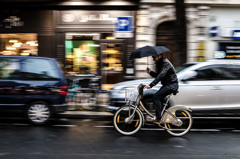 cycling in Paris