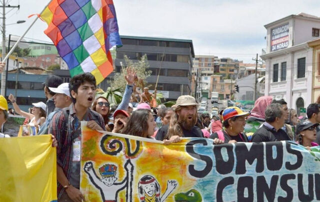 Activists in Quito demand the referendum on drilling oil after years of delays. Photo: Fernando Muñoz-Miño